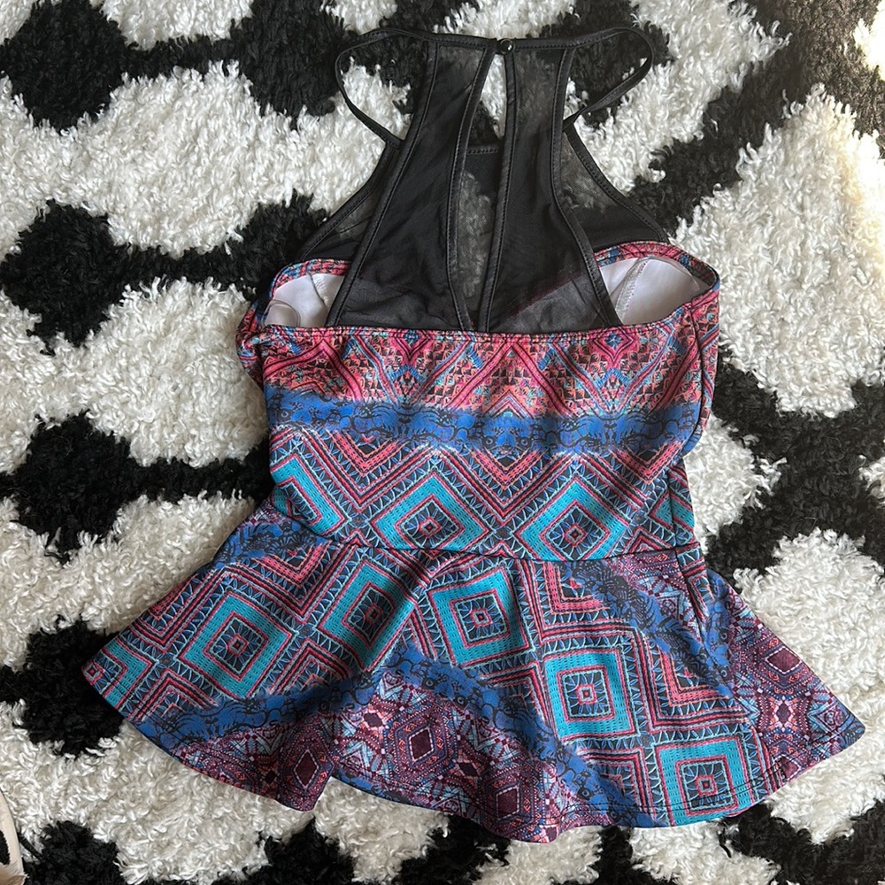 Halter top - Picture 2 of 3